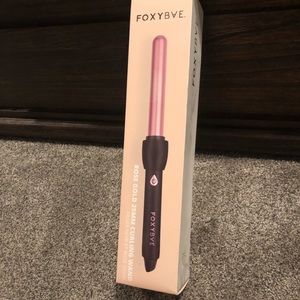 NIB Foxybae’s rose gold 25mm curling wand